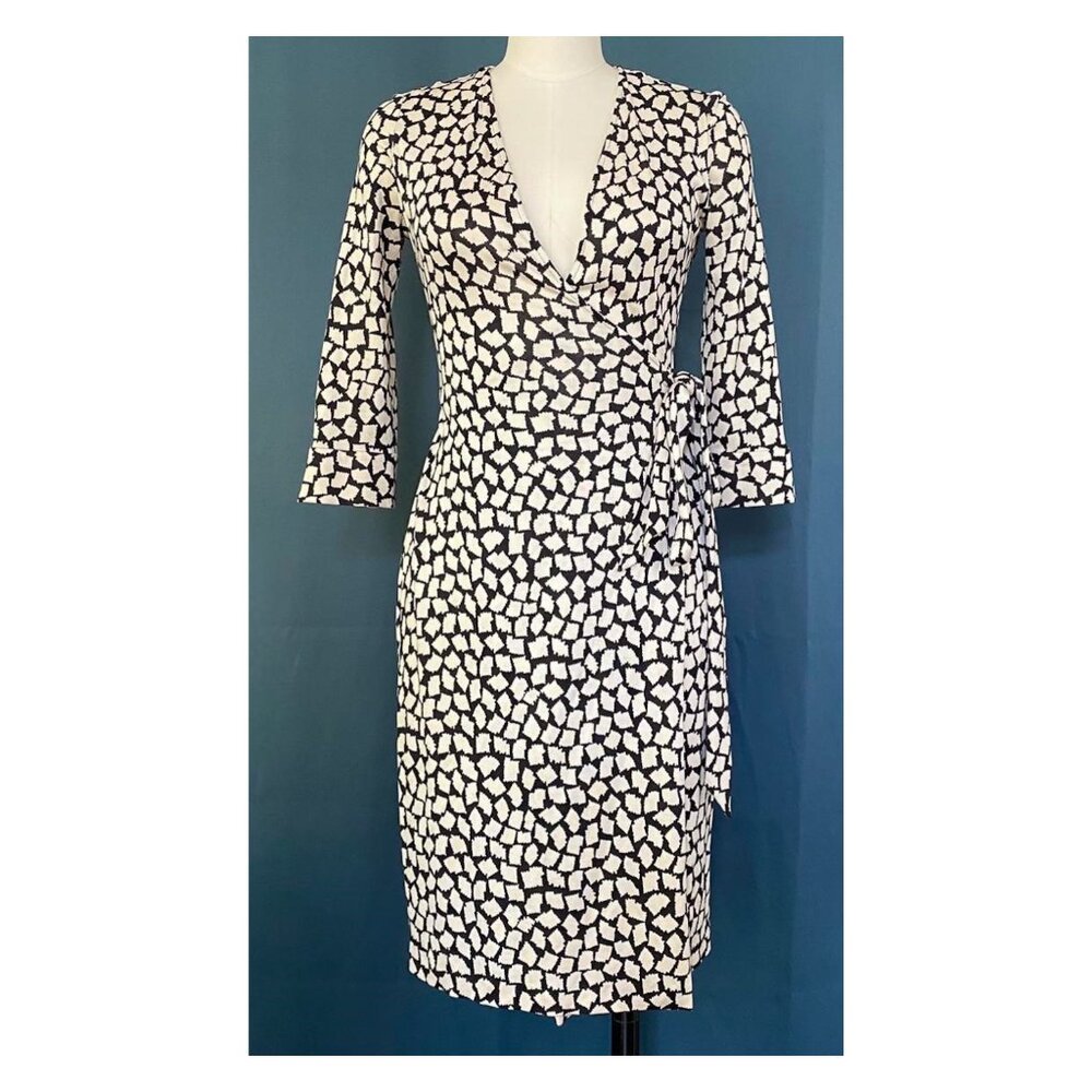 DIANE VON FURSTENBERG Julian Printed Silk Jersey Wrap Dress Cream Black